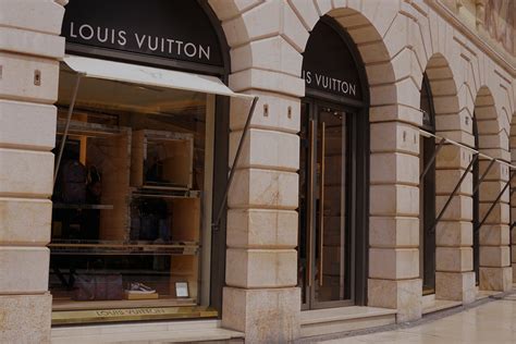 negozio louis vuitton salerno|louis vuitton lv collection.